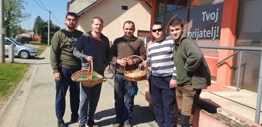 Mladež HDZ-a općine Čađavica dijelila pisanice i čestitala Uskrs 2 IMG 20190420 WA0010 Custom