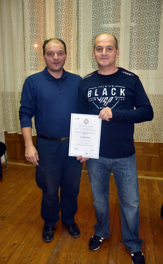 Tomislav Pezić primio je dva vatrogasna certifikata Custom