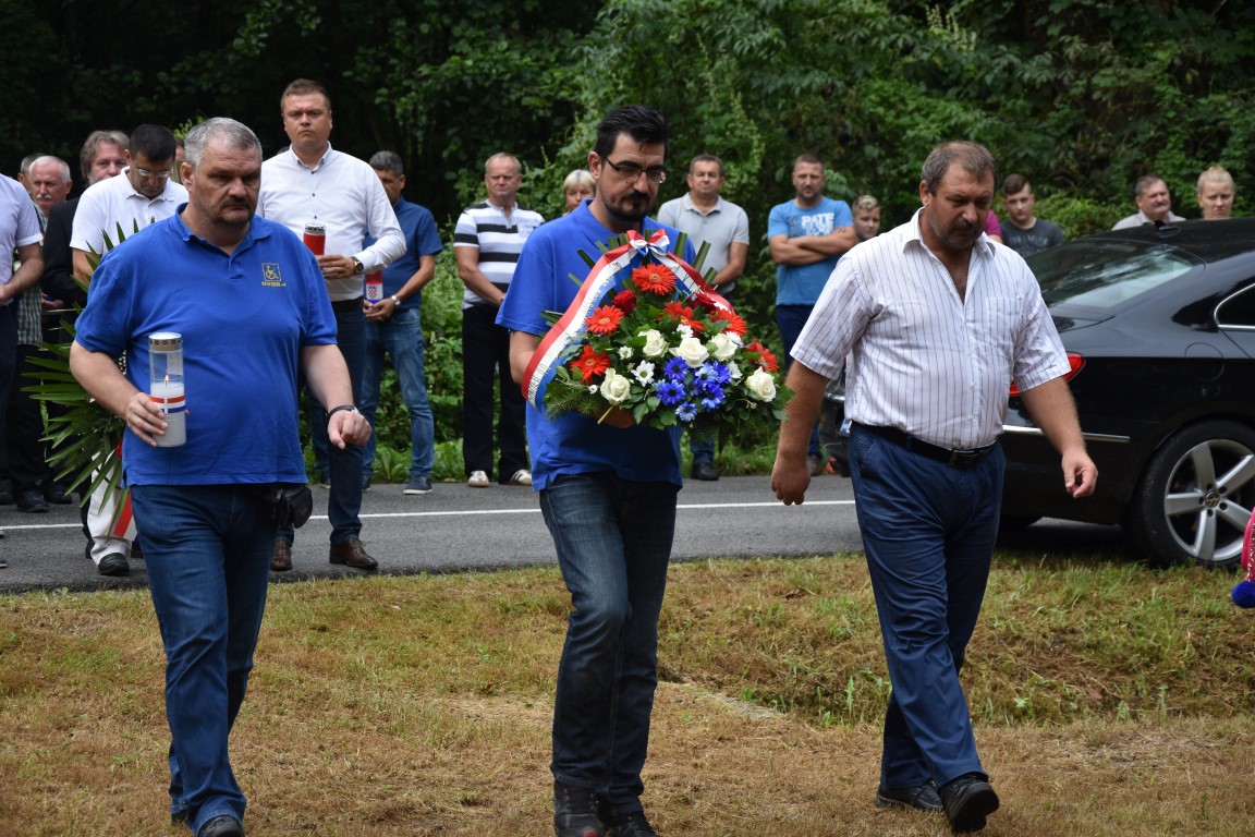 Čelništvo orahovačke HVIDR e na obljetnici pogibije prvog orahovačkog branitelja Stjepana Mlakara 1