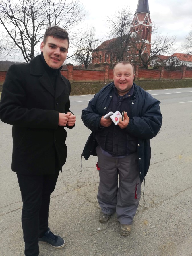Članovi Mladeži HDZ-a Nova Bukovica poklonima obradovali sumještane za Valentinovo 2 52179372 1994937277466805 3532164615850950656 n Custom
