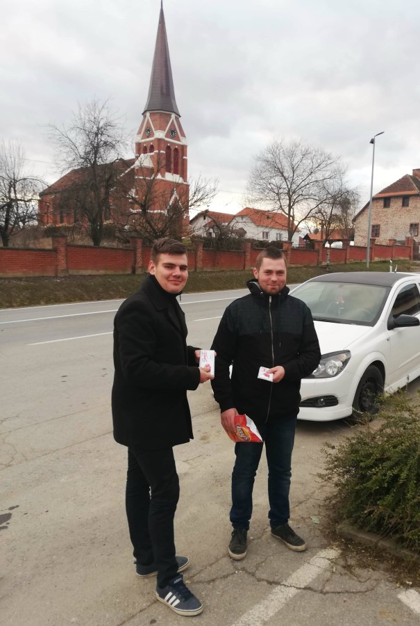 Članovi Mladeži HDZ-a Nova Bukovica poklonima obradovali sumještane za Valentinovo 3 52598882 2308562896042044 7675309950423269376 n Custom