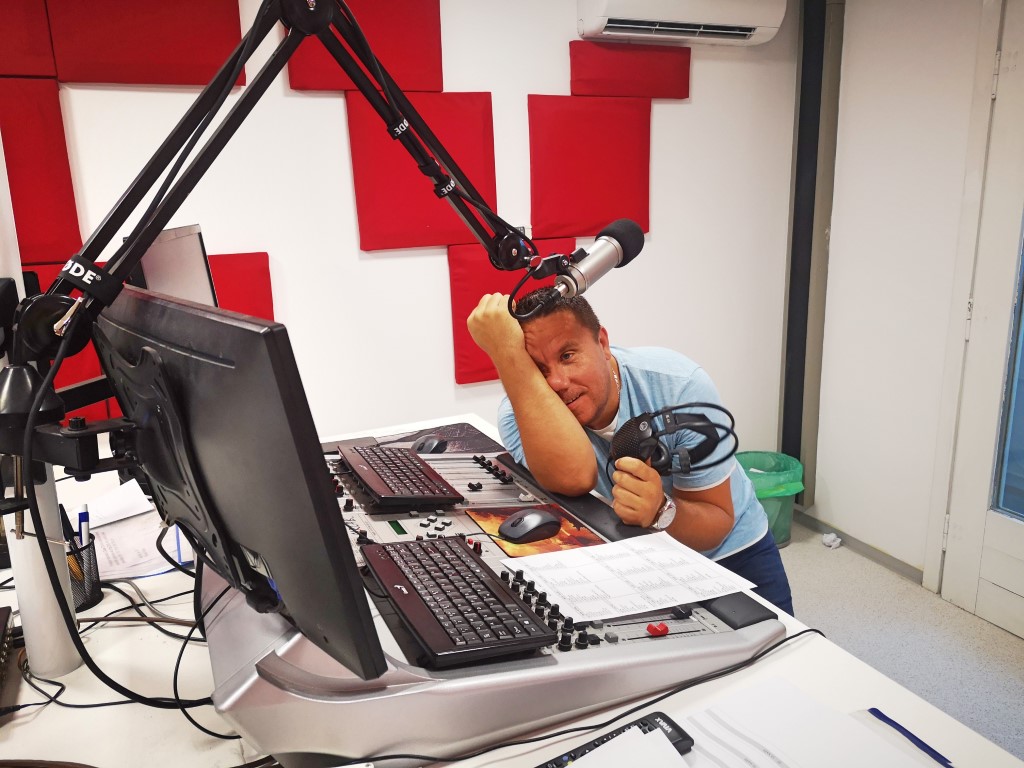 Tomislav se vratio s godišnjeg i pun je radnog elana! Pridružite mu se na valovima Radija Virovitice 3 maloča