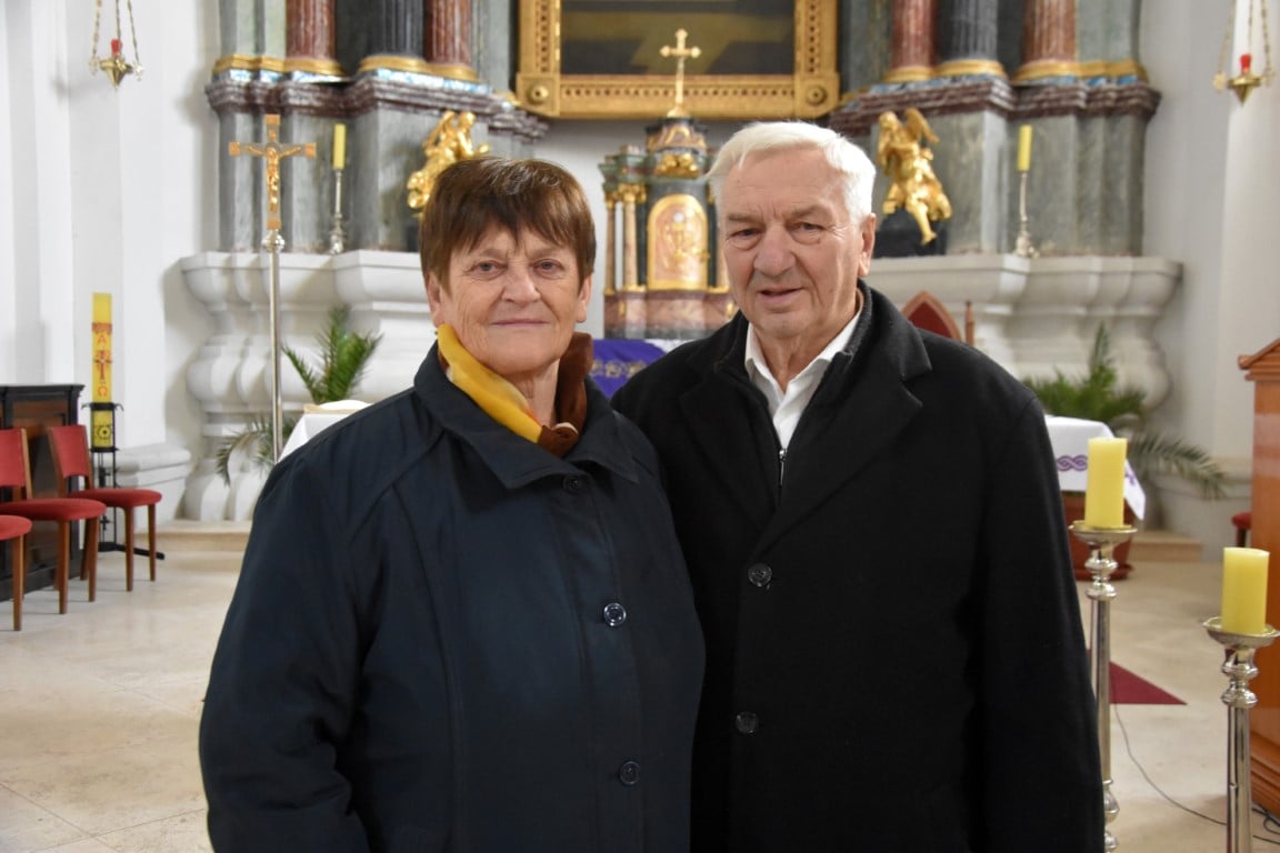 Blanka i Stanko Jović pred oltarom nakon obnove zavjeta