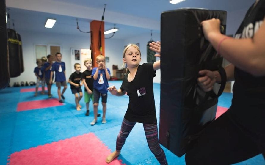 KRAV MAGA ZA SUHOPOLJSKE OSNOVNOŠKOLCE Kroz projekt "Snažniji, obzirniji i odvažniji" naučite izraelsku borilačku vještinu samoobrane 8 42335329 2156271637975027 6077622510478688256 n Custom e1578342012295