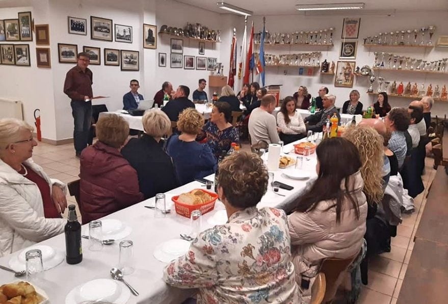 Održana godišnja skupština Kulturno-umjetničkog Društva Virovitica, Miroslavu Đurđeviću zahvalnica za 20 godina rada 5 sjednica e1581945985262
