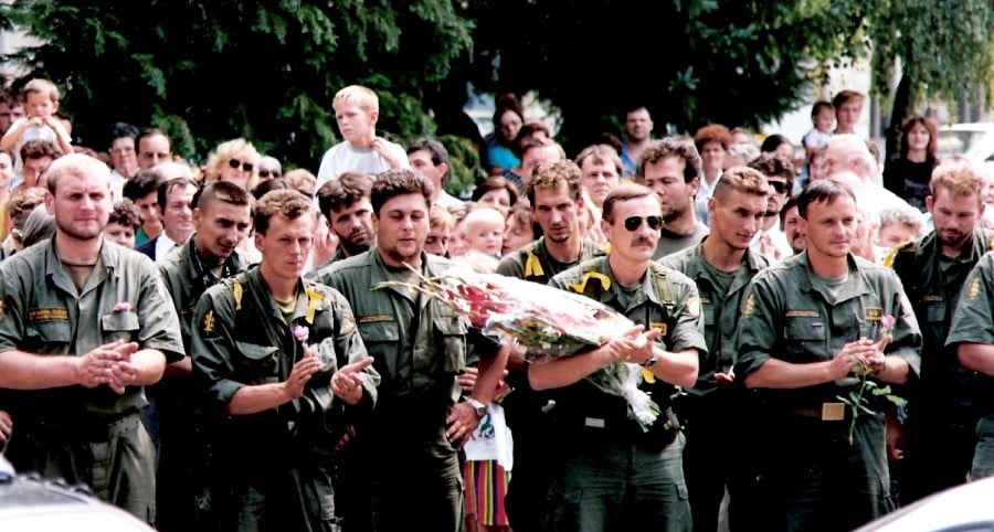 1995.12.8. Doček Baruna nakon Oluje u Zlataru 2 Custom