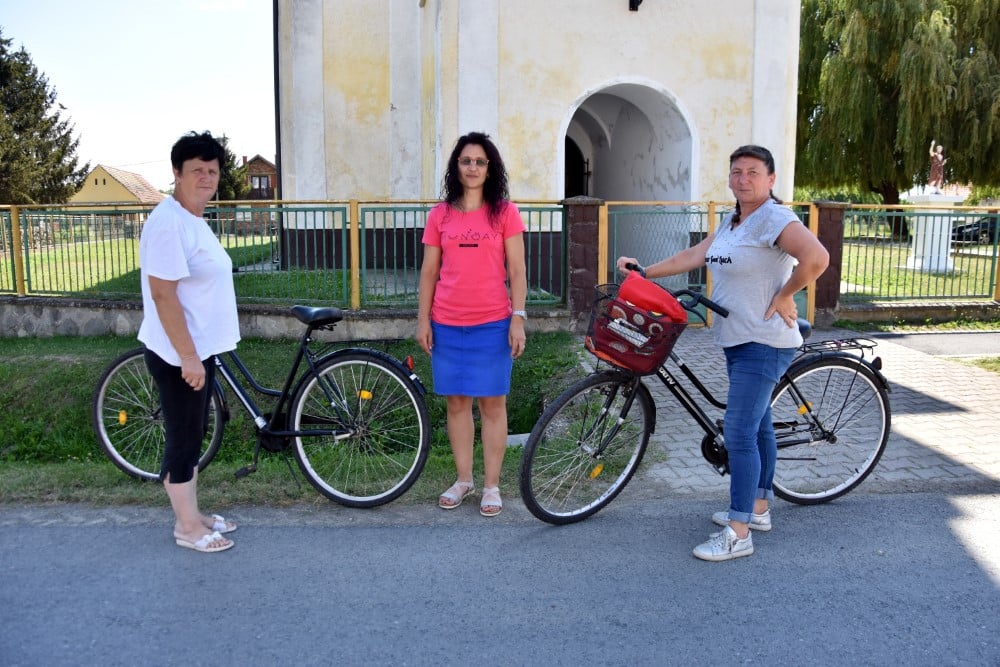 Koordinatorica Nicole Velic s dvije djelatnice