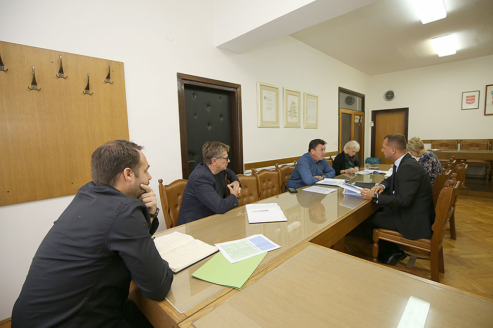 Pitomača je općina vrijednih, marljivih i radišnih ljudi: Nova osnovna škola, sportska dvorana, uređenje središta naselja, SRCE 2 pitomaca sastanak 5