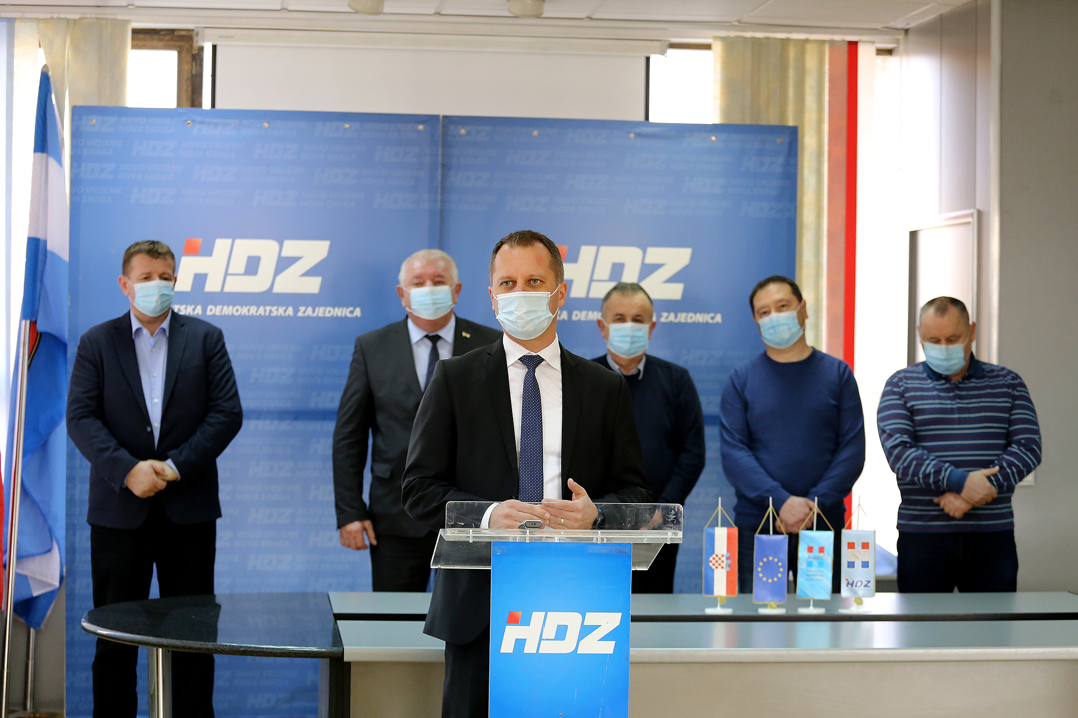 HDZ press 4