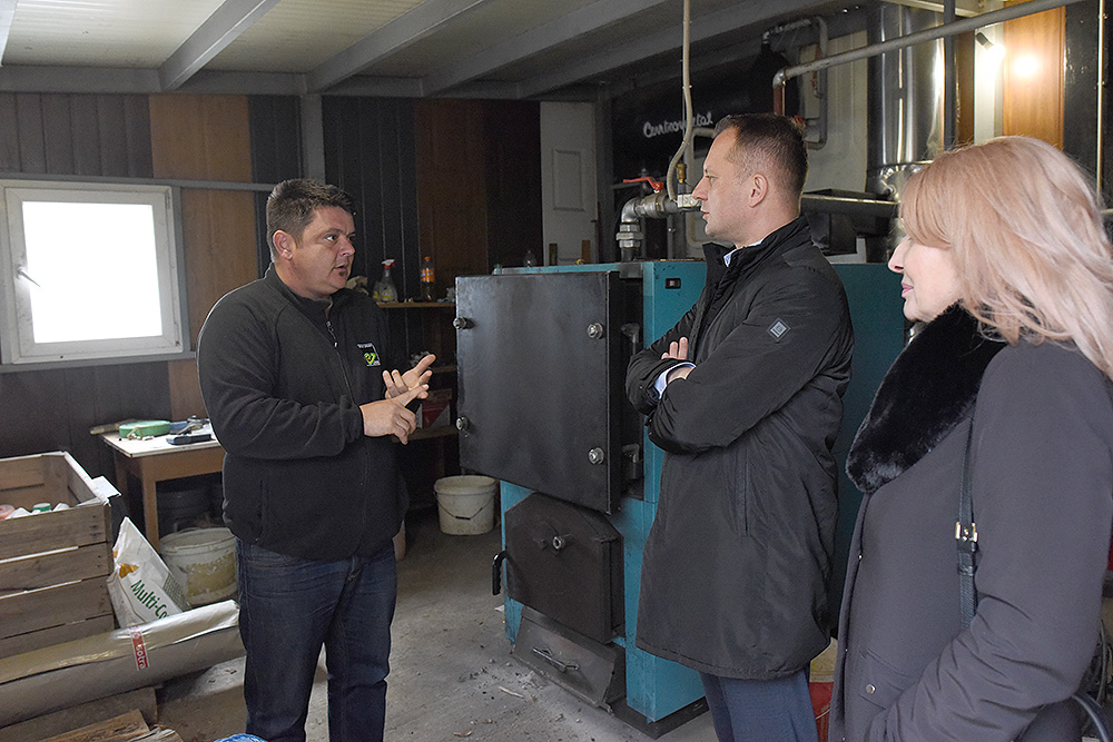 OPG Ivana Makvića iz Otrovanca sve što proizvede plasira na tržište, trenutno proizvode 350 tona vrhunske paprike 1 PDC 9880