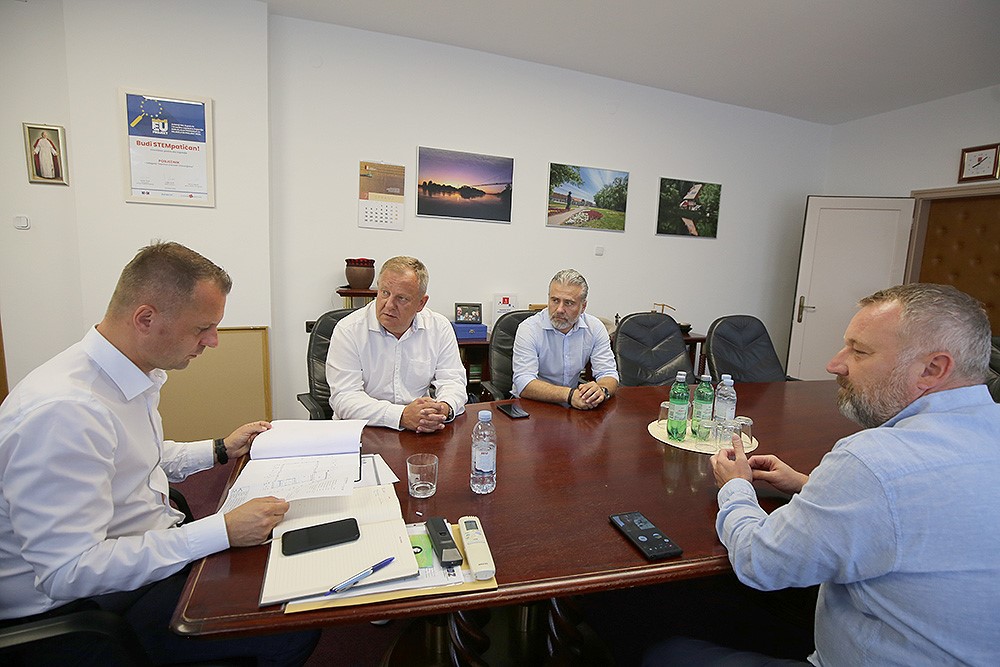 Korak bliže izgradnji Ličke kuće u Slatini, župan Igor Andrović podržao nastojanja slatinskih Ličana da dobiju „svoj dom“ 1 IMG 5088