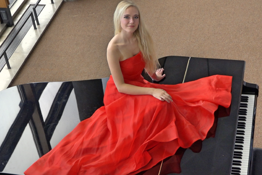 Mia Pečnik Custom