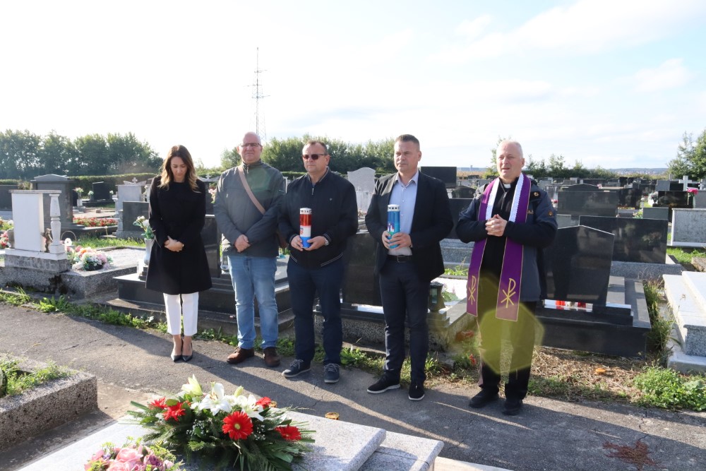 U povodu Dana pobjede nad tzv. JNA i Dana hrvatskih branitelja Grada Našica odana počast braniteljima Branku Glavašu, Slavku Marodu i Antunu Sertiću 17 IMG 1373