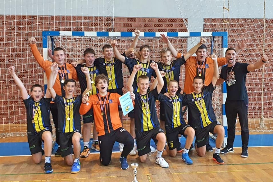 Naslovna U 15