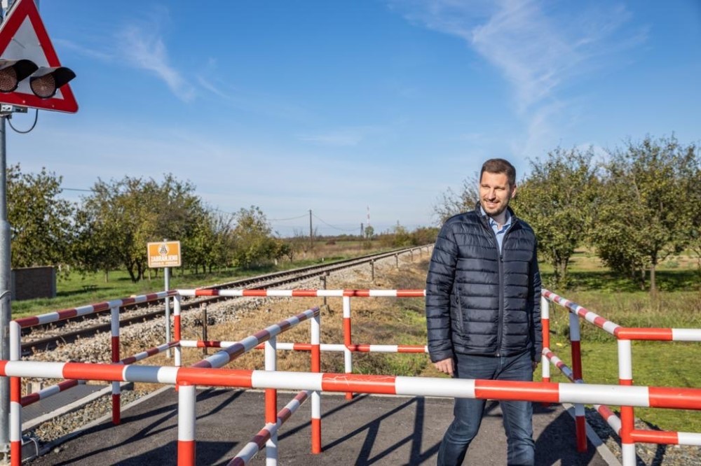 Pružni prijelaz u Držislavovoj ulici u Josipovcu više ne predstavlja ugrozu sigurnosti: Za ugradnju svjetlosno-zvučnog uređaja i polubranika 1,5 milijuna kuna 1 IMG 4931