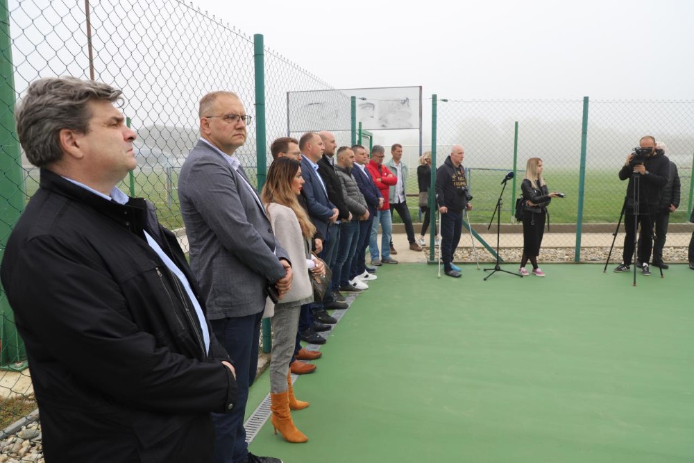 U Donjem Miholjcu novi teniski teren identičan onom u New Yorku za US Open: Županija izdvojila 200 tisuća, a Nexe grupa donirala beton za podlogu 2 mini IMG 2734