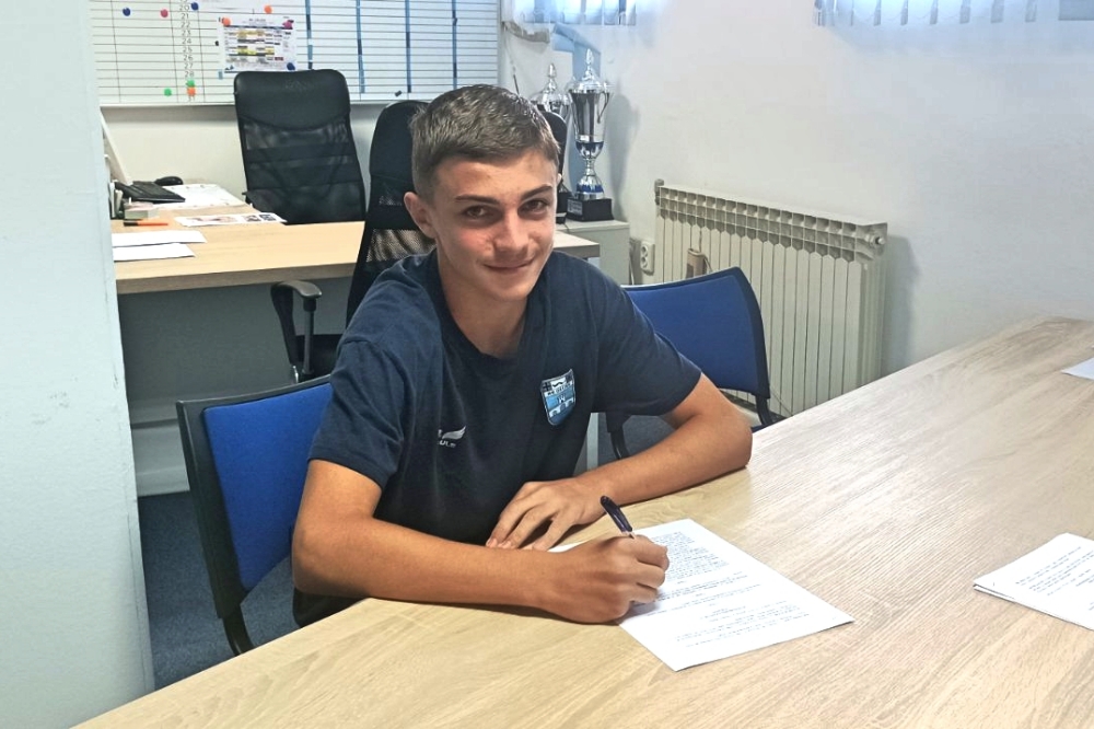 David Kalem pokazuje ogroman talent, već sada oduševljava u dresu Osijeka: Neprocjenjiv je bio osjećaj u Maleziji, u finalu pobijediti veliki PSG 1 David Kalem