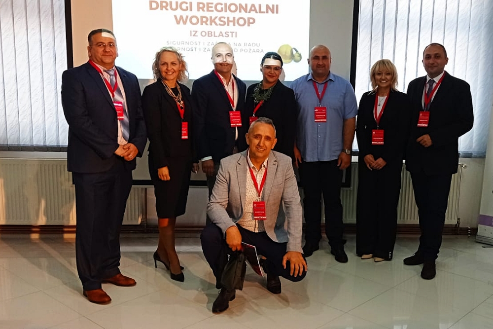 Zapovjednica i dopredsjednica VZ VPŽ Mateja Fras Venus i Matea Doner, predstavljaju županijsko vatrogastvo na 2. Regionalnom workshopu u Travniku 1 Foto 2 10