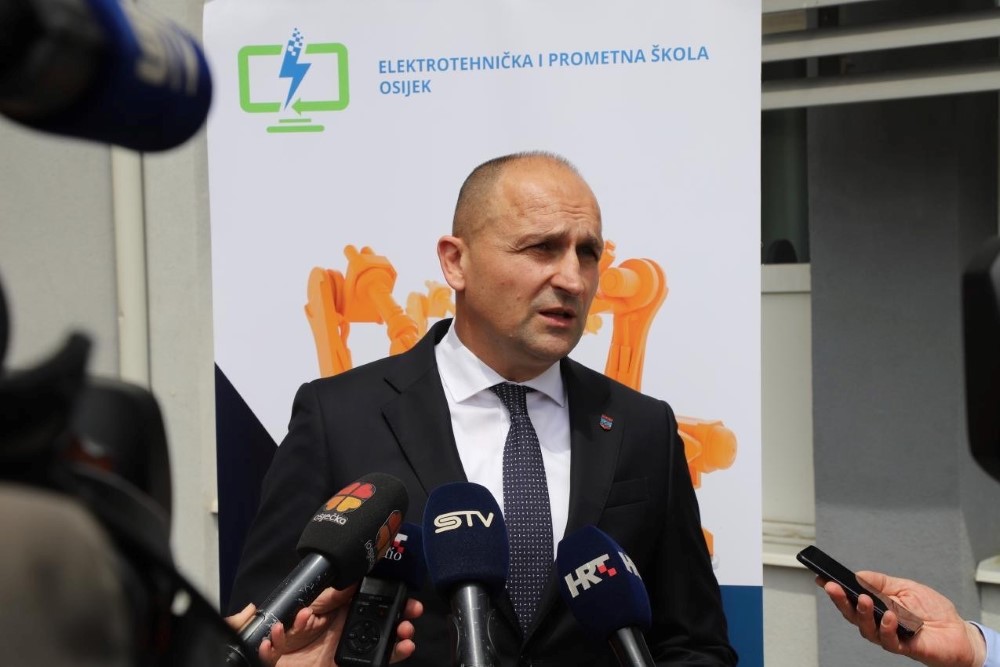 Još jedan Regionalni centar kompetentnosti u Osijeku: Potrebe za elektrotehničkim i prometnim smjerom iskazane i prije dolaska američkog Jabila 1 IMG 6804