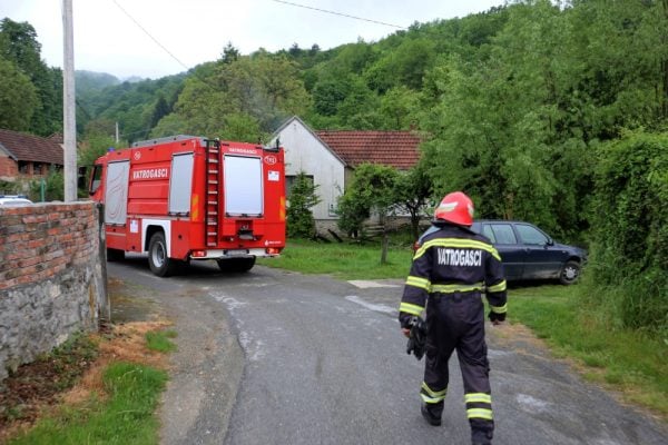 Udar groma uzrokovao pozar 2