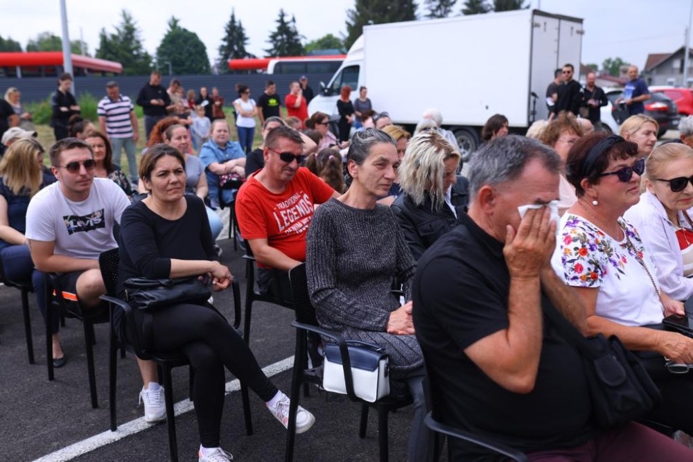 Uručeni ključevi stanarima 68 novoizgrađenih gradskih stanova u Tenji: Zgradu ne čine samo zidovi, već obitelji, a one danas unose radost 2 IMG 6995