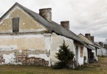 view deserted decaying house nature