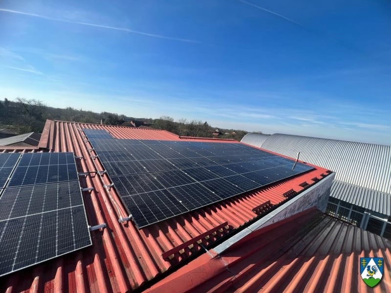 Solarni paneli na krovu OS Gola 800x800 equal