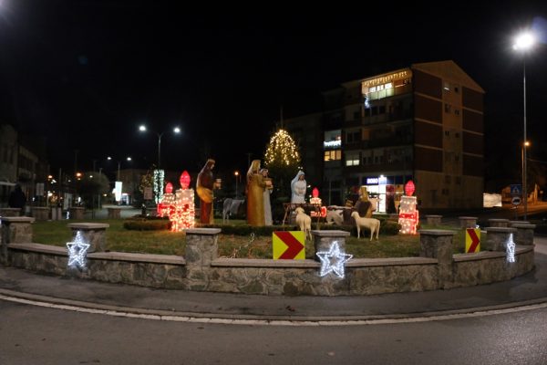 4. Adventska svijeca 1