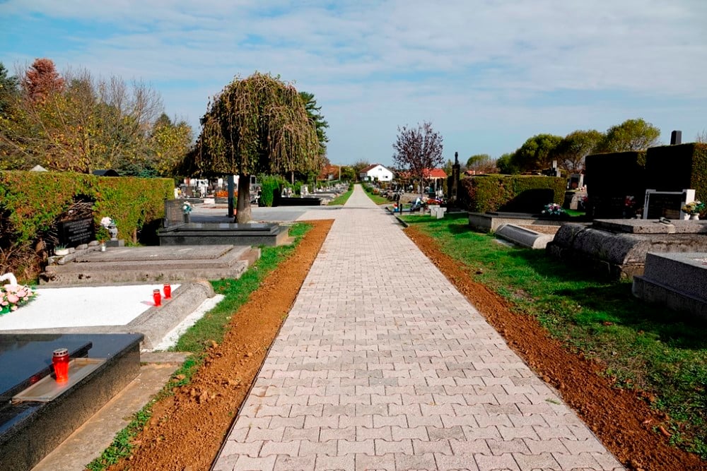 GRAD ĐURĐEVAC Ususret blagdanu Svih svetih groblja na području grada će dobiti opločene središnje staze 19 DSC0069 Custom