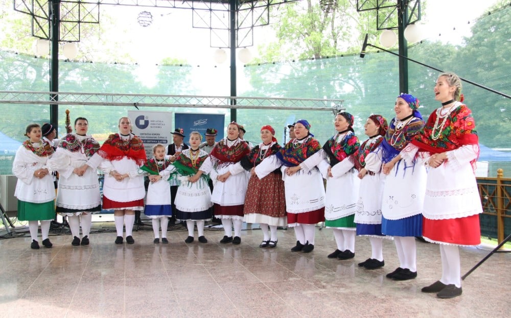 Vrlo aktivan vikend iza čađavačkih folkloraša: Članovi KUD-a ''Podravina'' nastupili u Komletincima i Slatini 9 IMG 0624 Custom