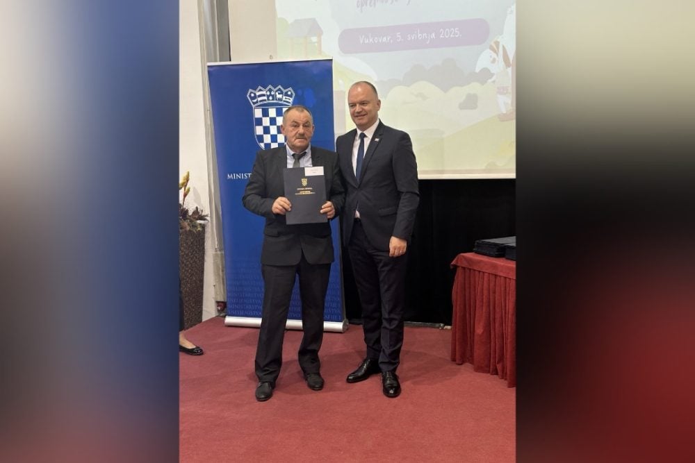 Novo igralište za djecu u središtu Čađavice: Potpisan ugovor o bespovratnim sredstvima vrijedan gotovo 45 tisuća eura 11 quicksquarenew 20255516620840 e1746454169339