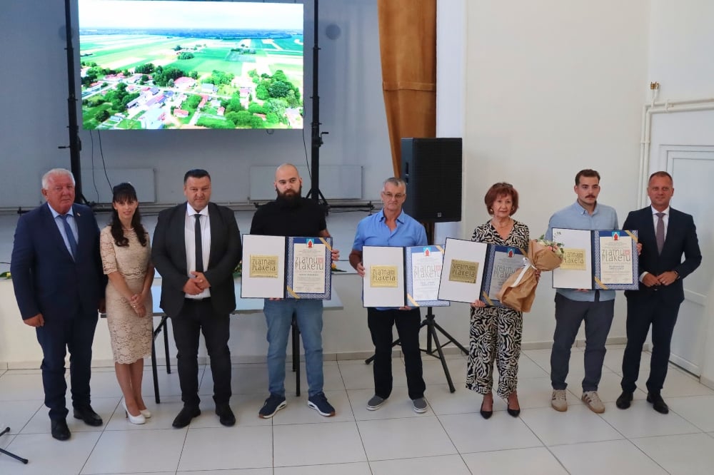 Dodijeljena javna priznanja Općine Špišić Bukovica: Zlatne i srebrne plakete za doprinos zajednici, sportu i domoljublju 8 Bez naslova 1000 x 666 piks. 14