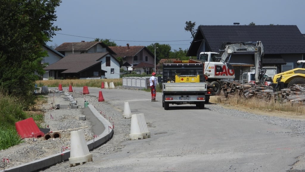 Napreduju radovi na rekonstrukciji Ulice Vladimira Nazora u Pitomači: Trenutno se postavljaju rubnjaci 13 DSCN6000
