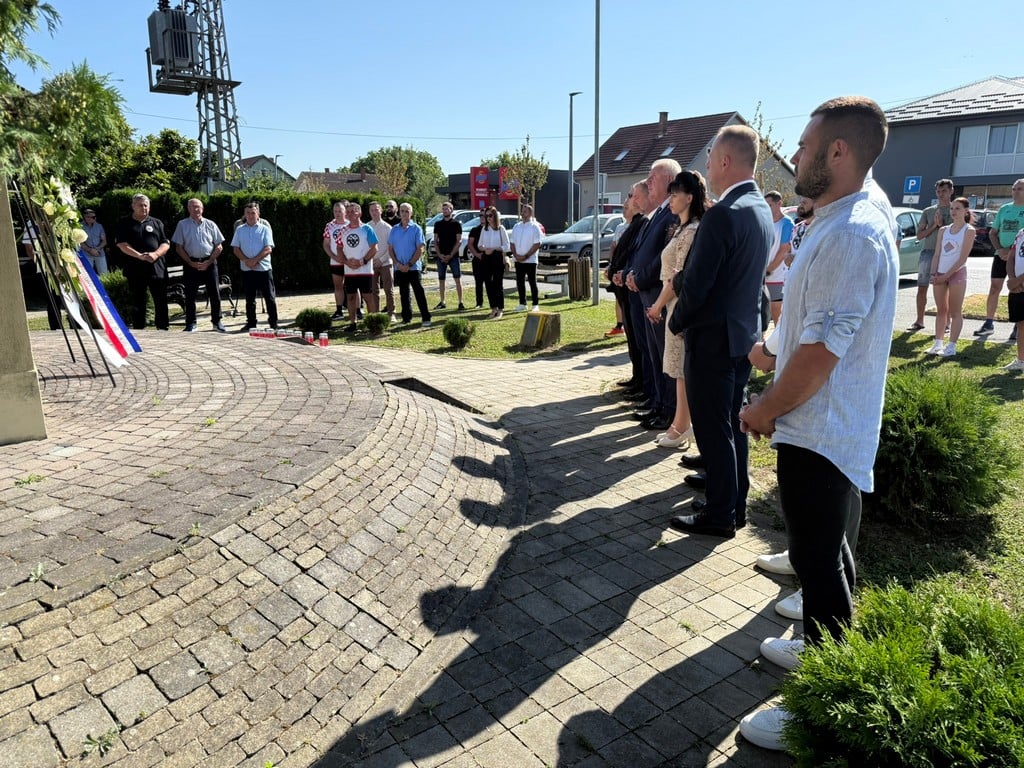 Održan 3. Memorijalni polumaraton u Špišić Bukovici: "Glasnici istine" istrčali 21 kilometar u čast poginulim braniteljima 1 IMG 7080