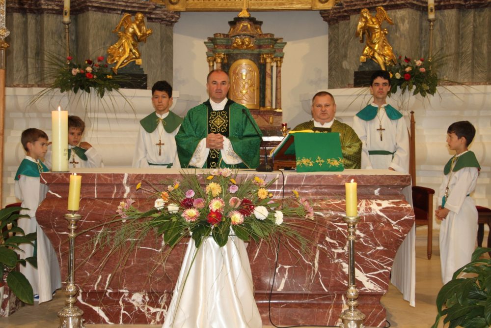 Novi zupnik Ivica Soh prva misa 2 scaled e1755426502295