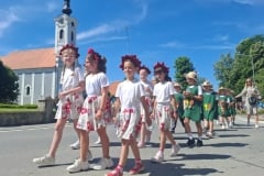 Cvjetni-korzo-i-Smotra-folklora-9-Custom