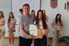 Oprostaj-orahovackih-osmasa-Amna-Osmani